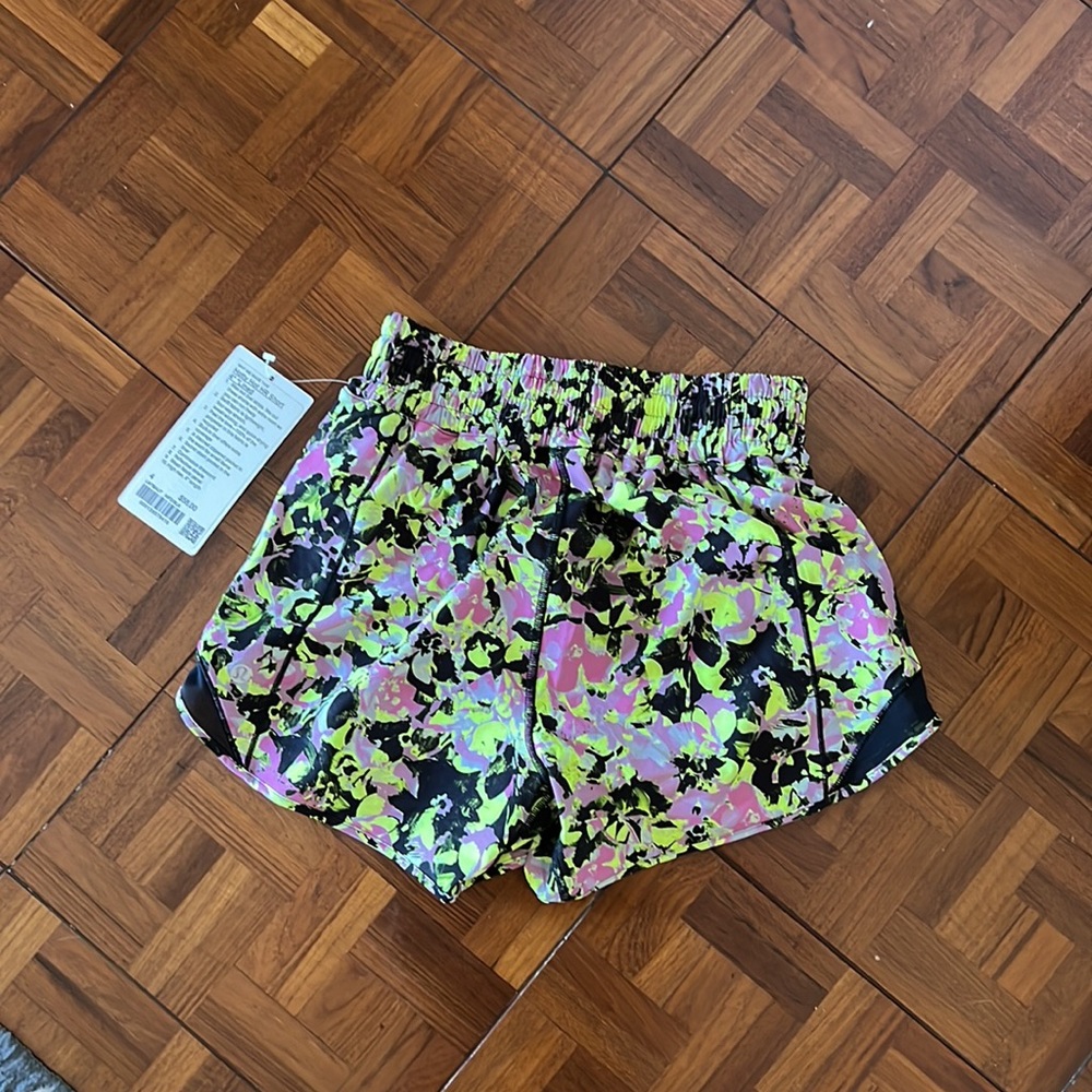 Lululemon Hotty Hot HR Short 4” Lined Sz 4 - Picture 5 of 5